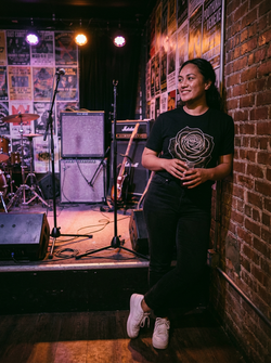 "The Rose Elegance" - T-shirt Artistique