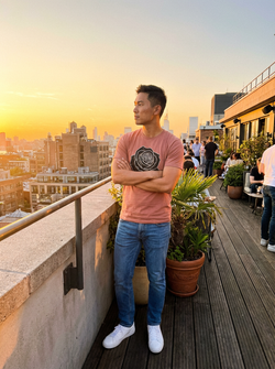 "The Rose Elegance" - T-shirt Artistique